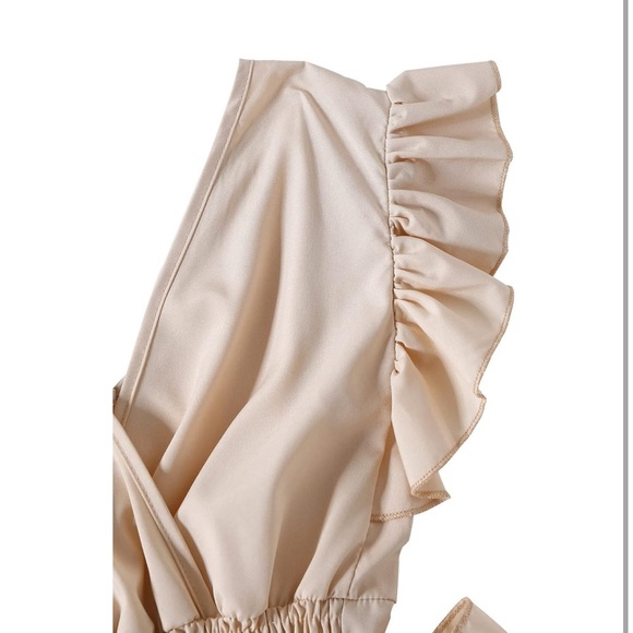 Ruffled V-Neck Top with Bows - Picture 4 of 4